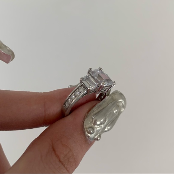 925. 3 CZ Rectangle Stones Engagement/Promise Ring - Picture 5 of 6